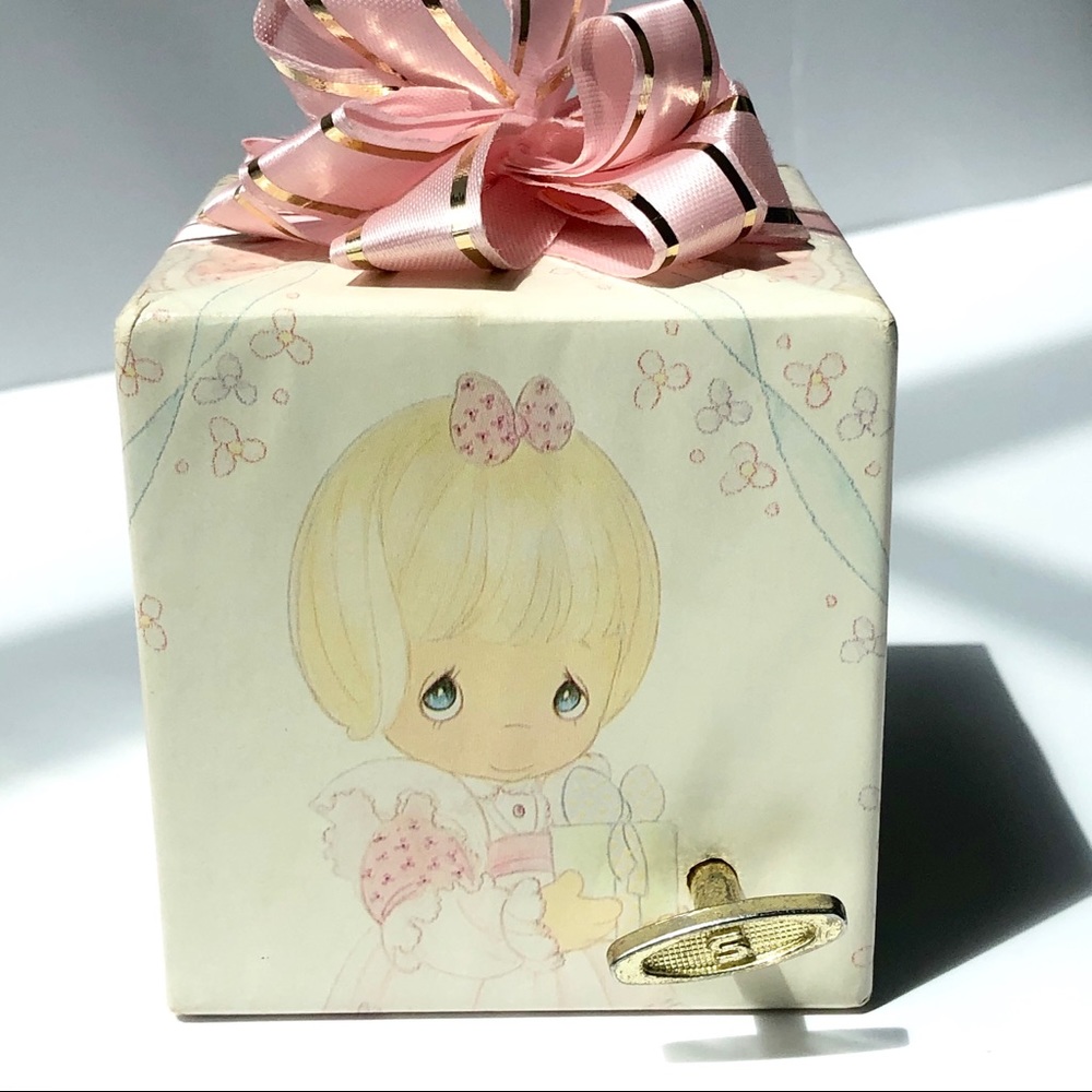 Precious Moments *August* Music Box and “August’ Disk - Picture 6 of 7